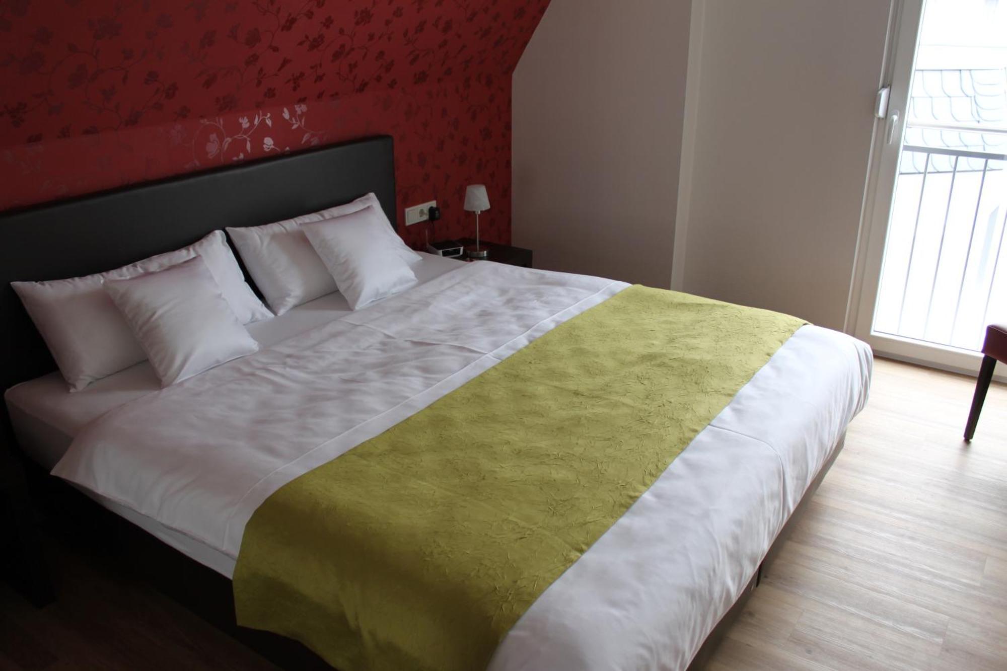 Hotel Feriendomizil Am Lindenplatz Bullay Esterno foto
