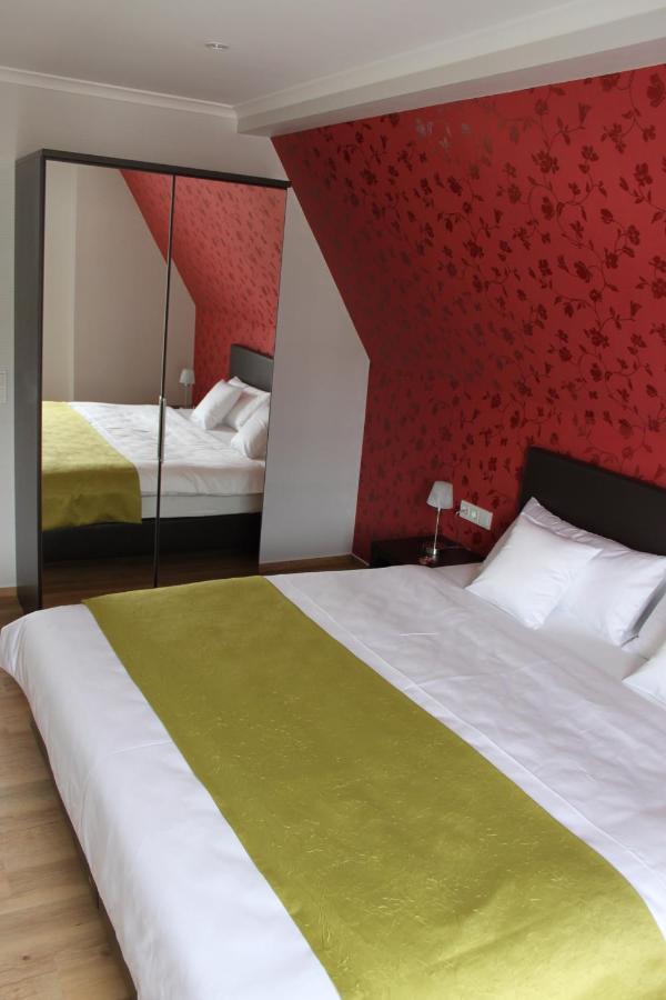 Hotel Feriendomizil Am Lindenplatz Bullay Esterno foto