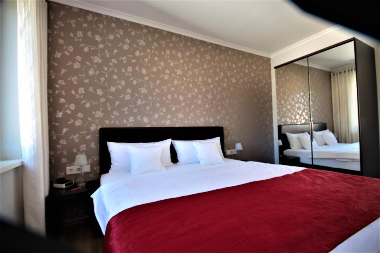 Hotel Feriendomizil Am Lindenplatz Bullay Esterno foto